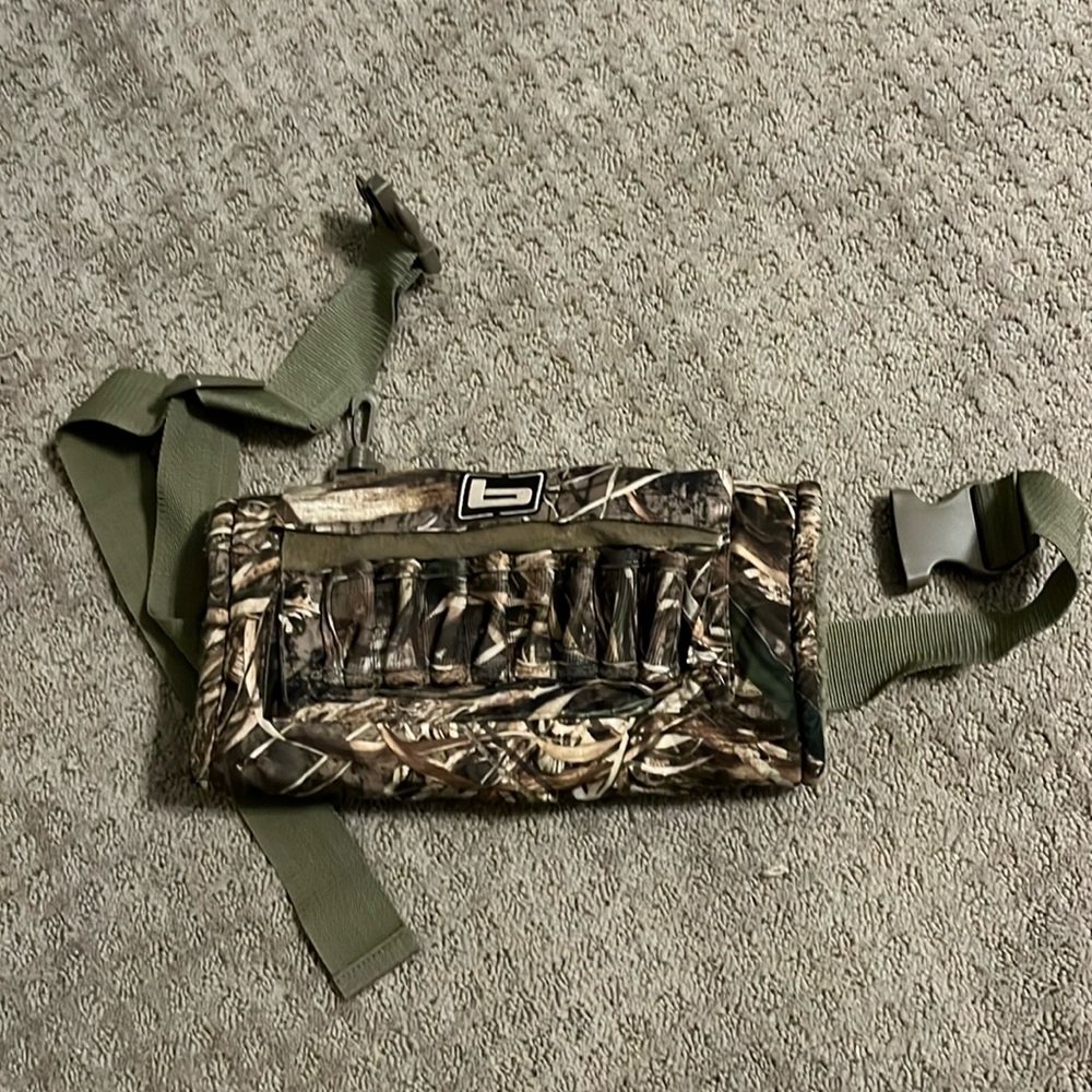 Banded cache hand warmer.